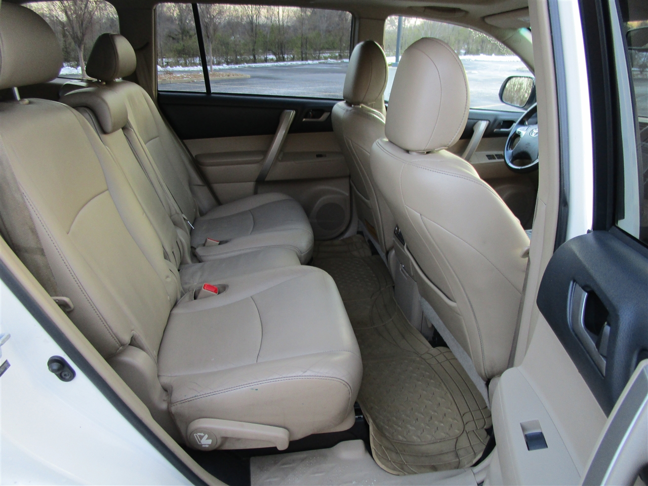 Toyota Highlander Base 2WD V6 2013