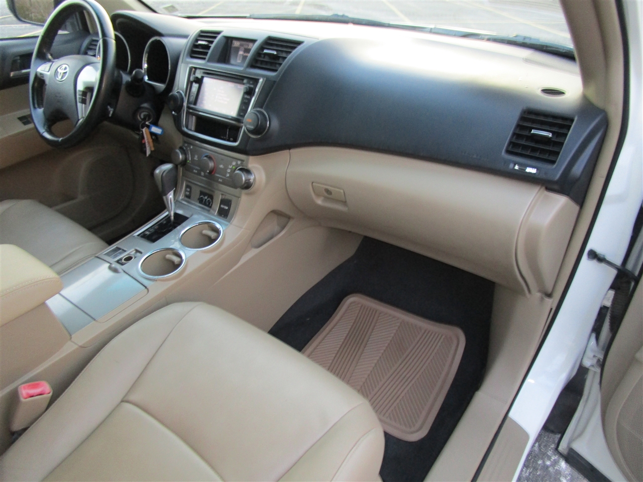 Toyota Highlander Base 2WD V6 2013