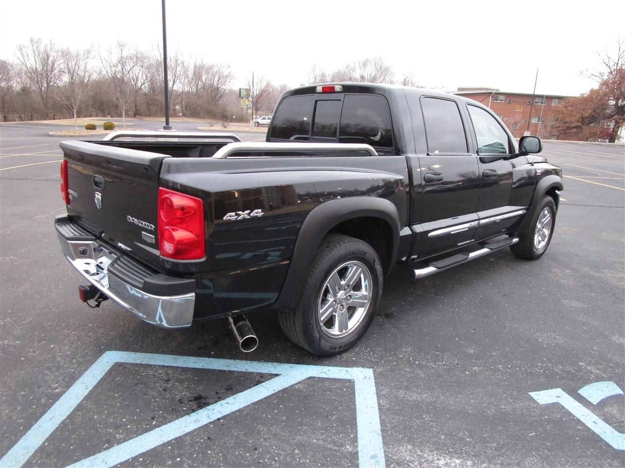 RAM Dakota Laramie Crew Cab 4WD 2011