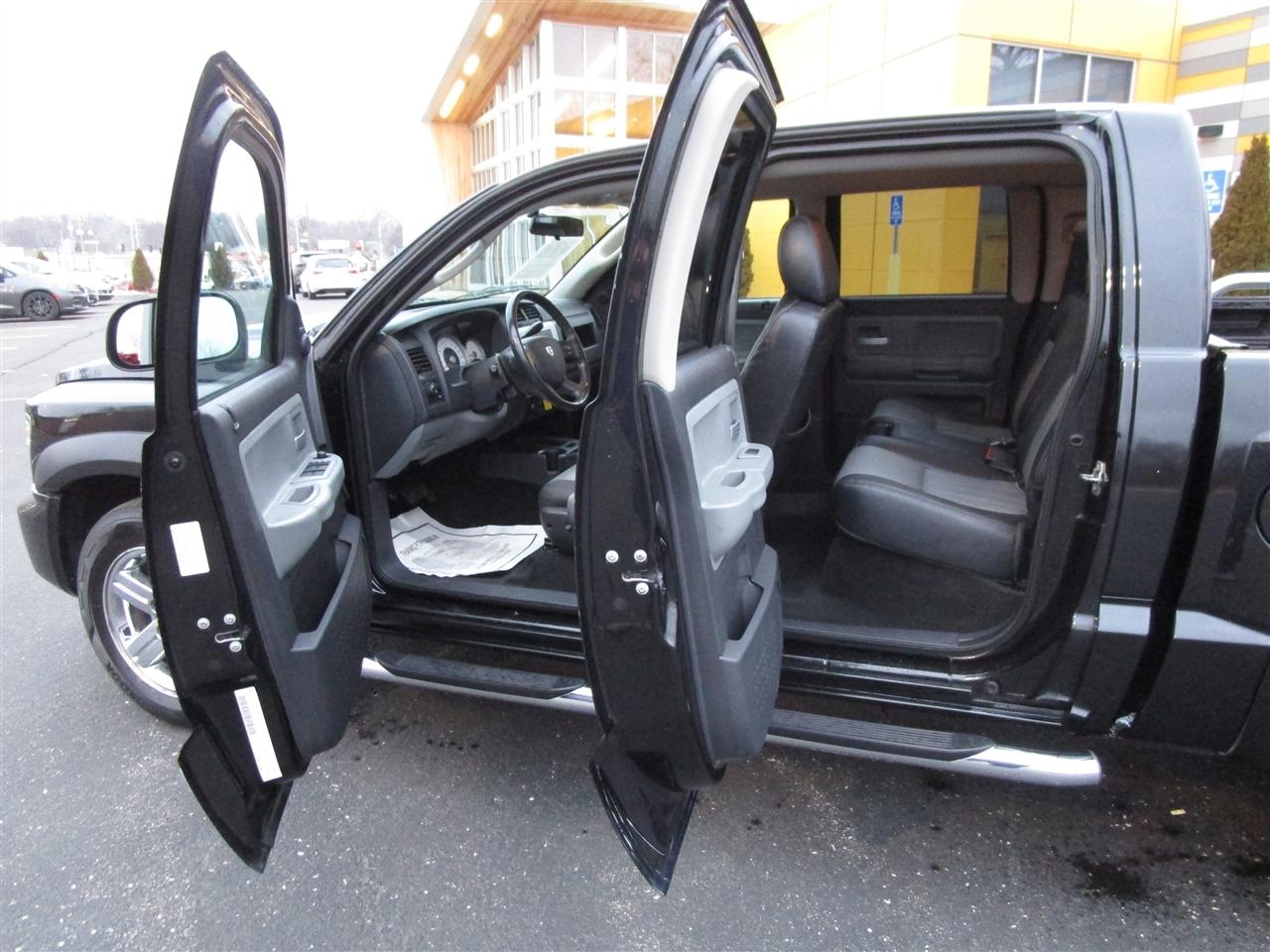 RAM Dakota Laramie Crew Cab 4WD 2011