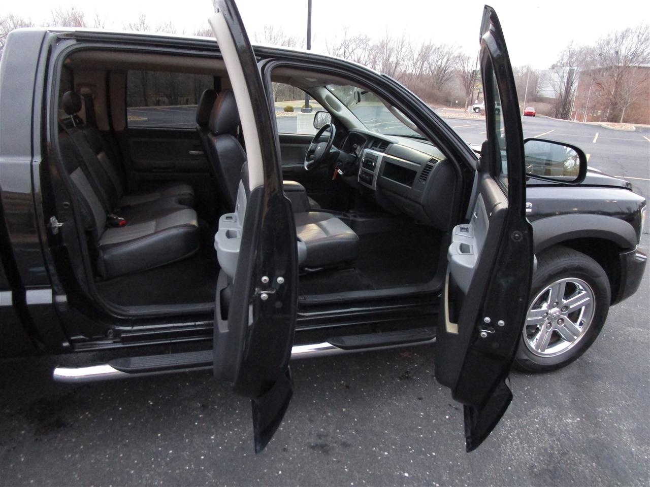 RAM Dakota Laramie Crew Cab 4WD 2011