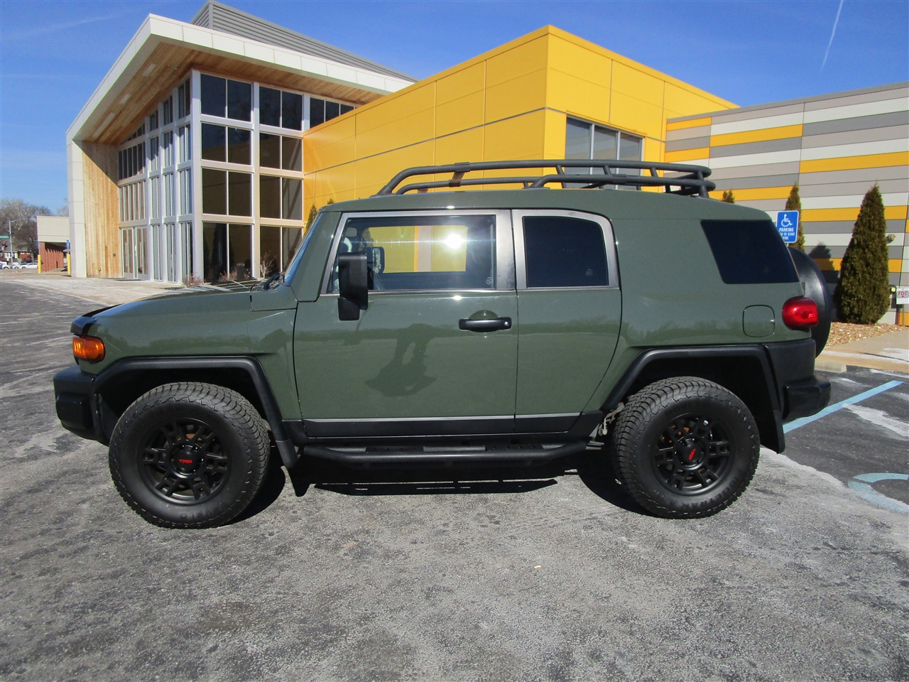 Toyota FJ Cruiser 4WD MT 2011