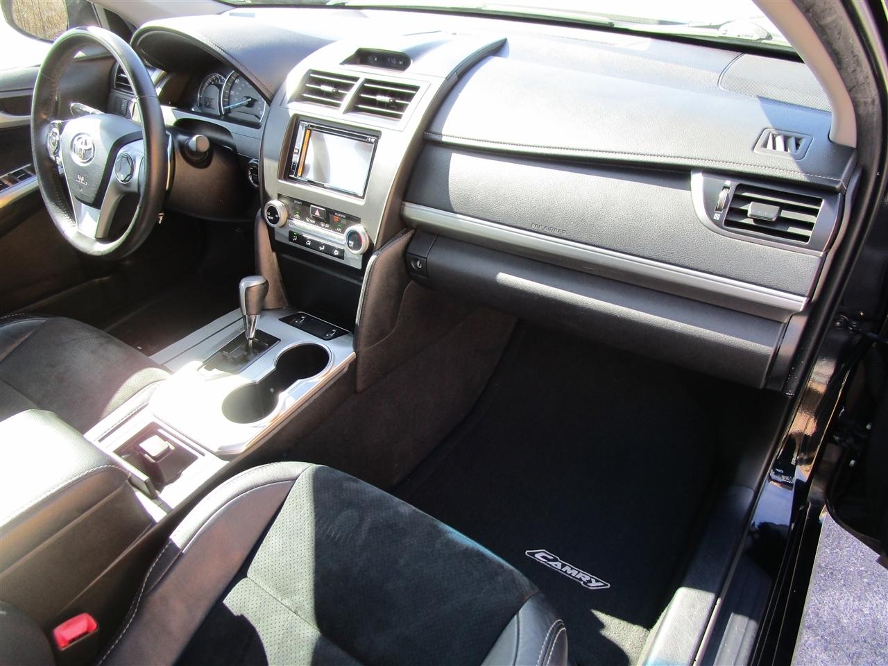 Toyota Camry SE 2012