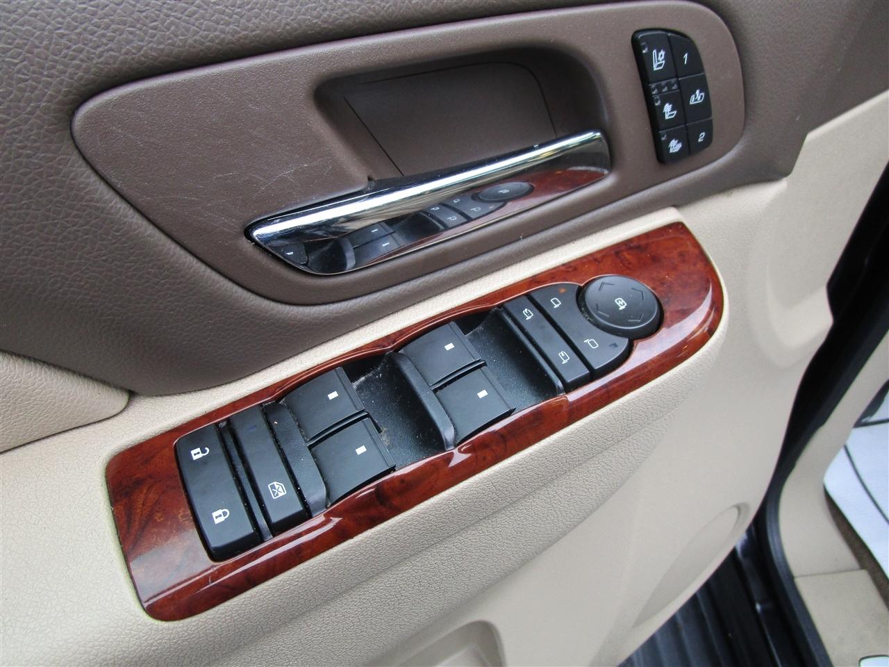 Chevrolet Tahoe LTZ 4WD 2011