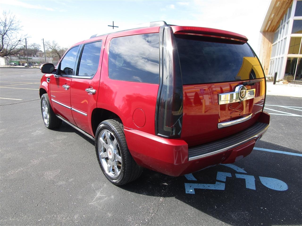 Cadillac Escalade 2WD Luxury 2013