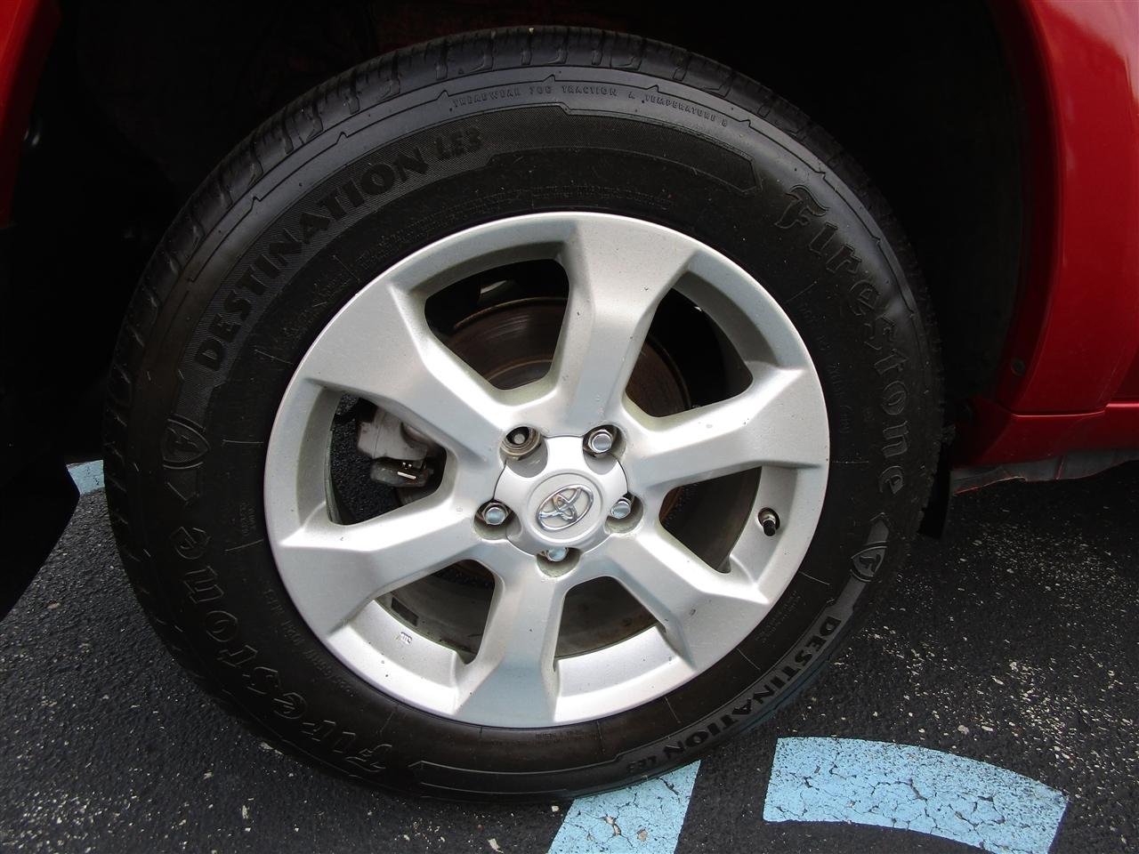 Toyota RAV4 Limited I4 2WD 2010