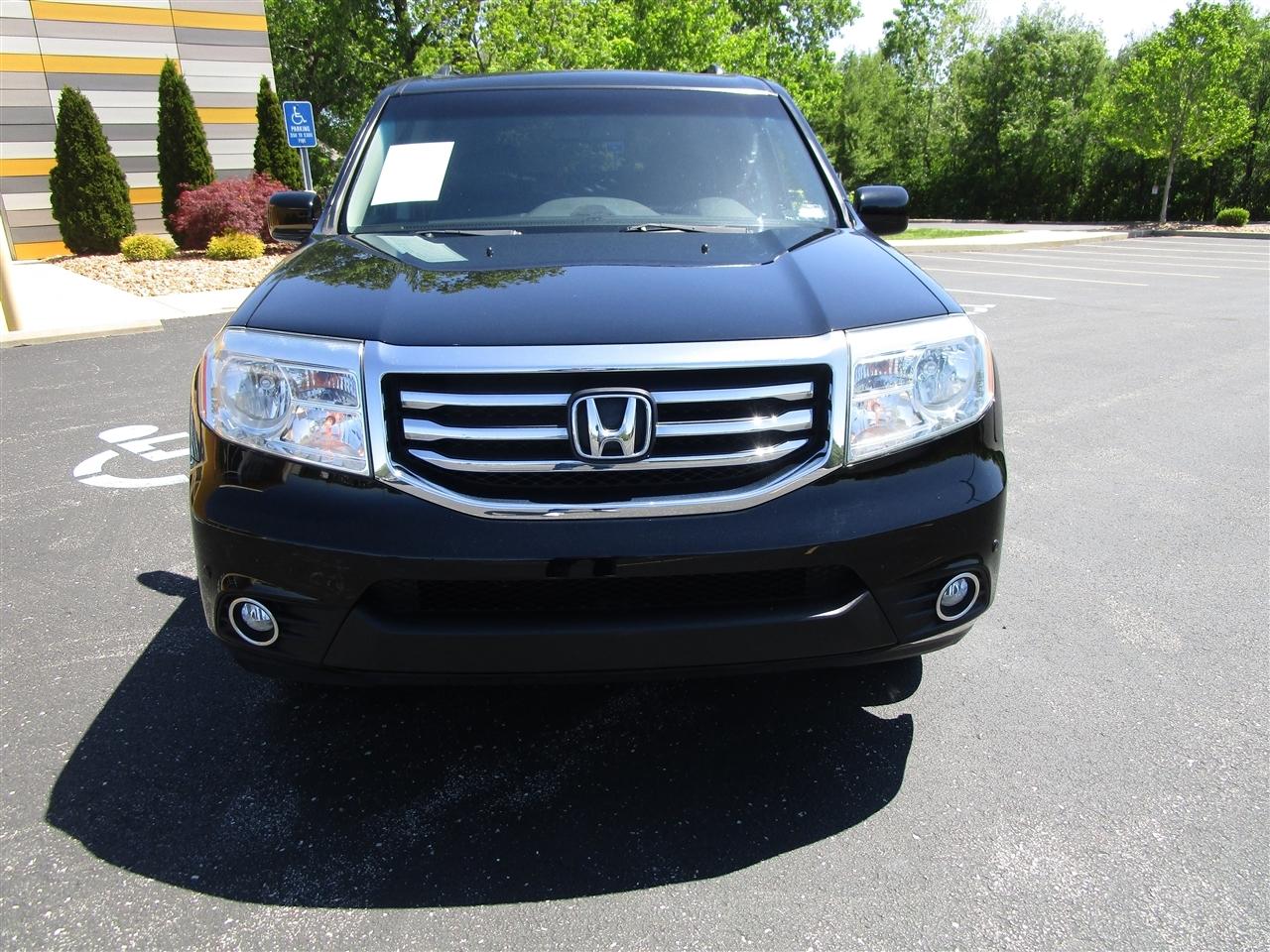 Honda Pilot Touring 4WD 5-Spd AT with DVD 2012