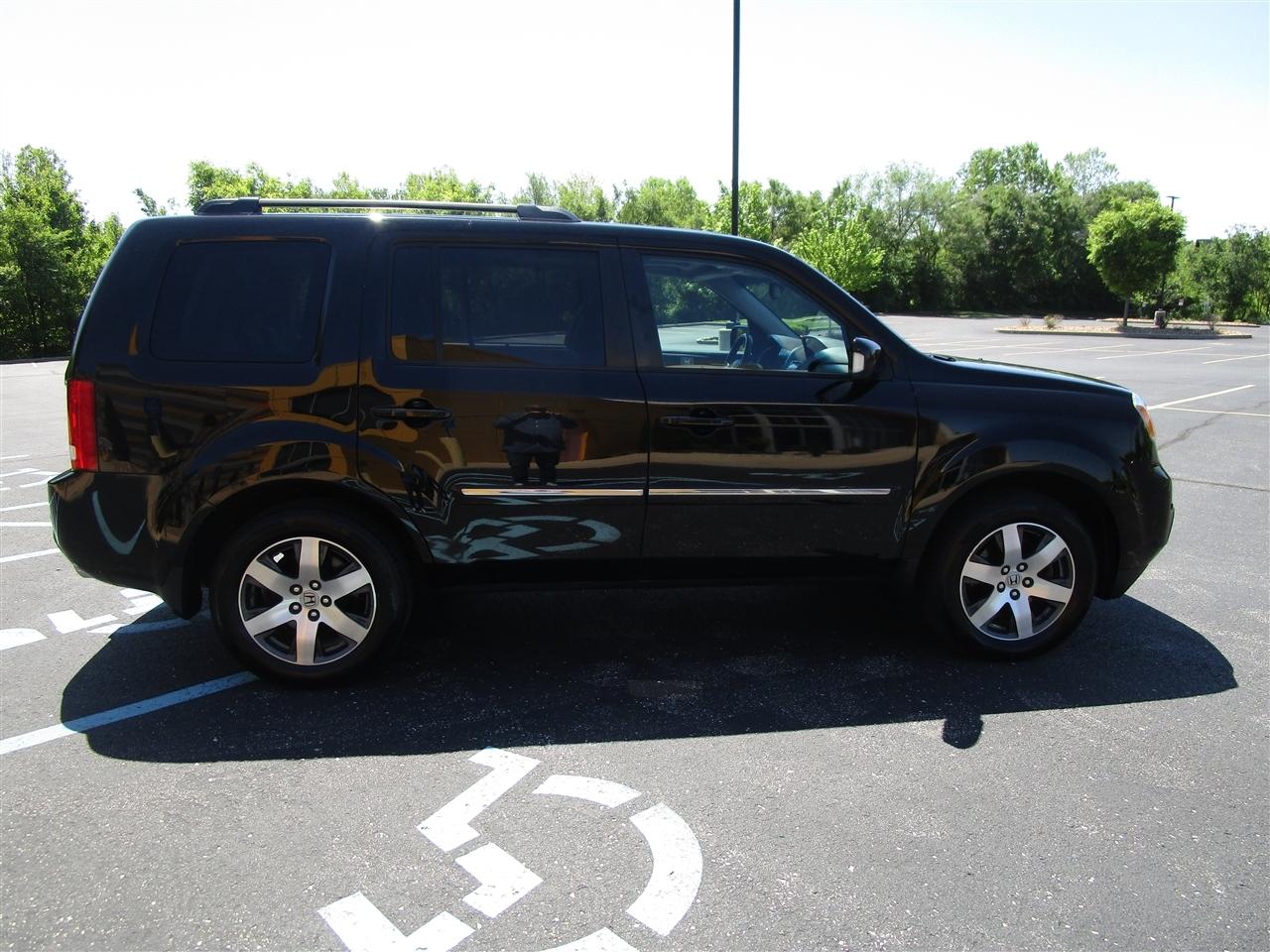 Honda Pilot Touring 4WD 5-Spd AT with DVD 2012