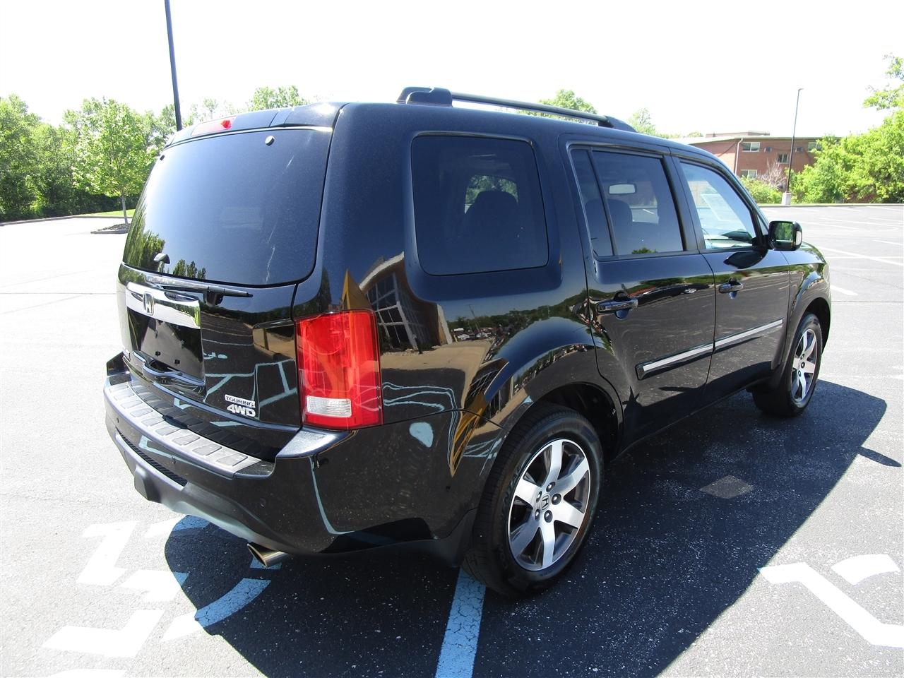 Honda Pilot Touring 4WD 5-Spd AT with DVD 2012