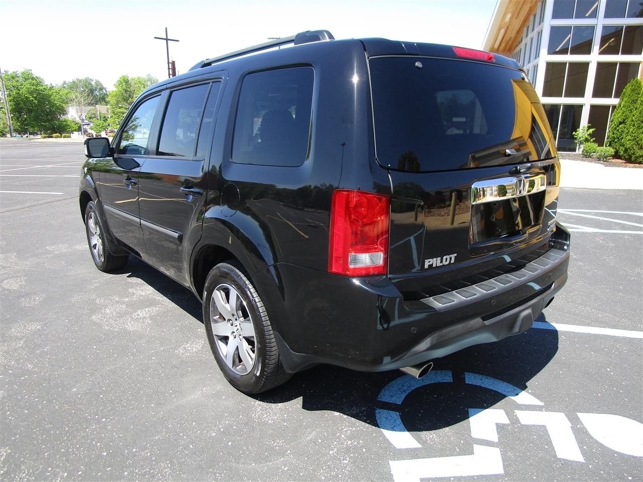 Honda Pilot Touring 4WD 5-Spd AT with DVD 2012