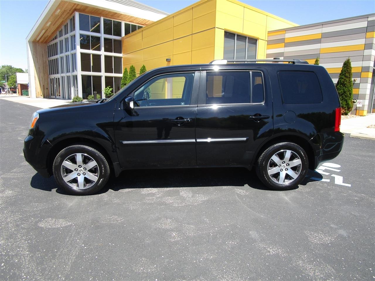 Honda Pilot Touring 4WD 5-Spd AT with DVD 2012