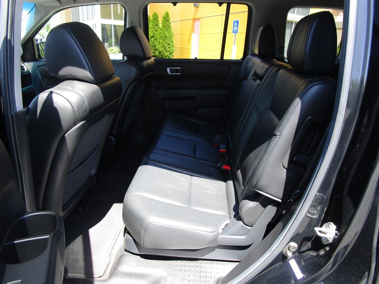 Honda Pilot Touring 4WD 5-Spd AT with DVD 2012