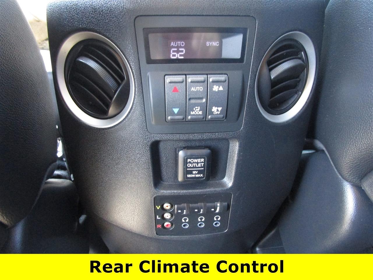 Honda Pilot Touring 4WD 5-Spd AT with DVD 2012