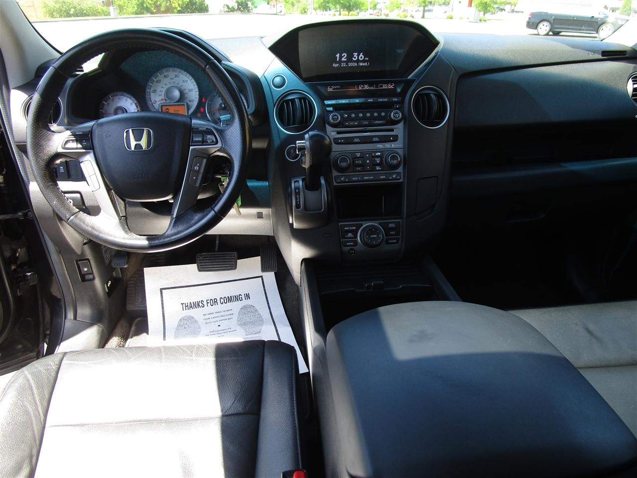 Honda Pilot Touring 4WD 5-Spd AT with DVD 2012