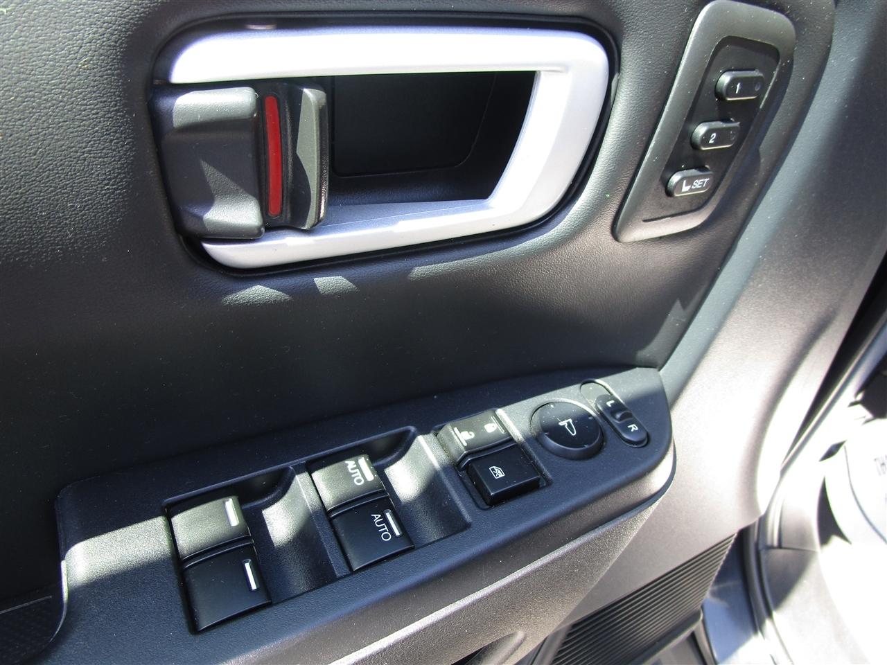 Honda Pilot Touring 4WD 5-Spd AT with DVD 2012