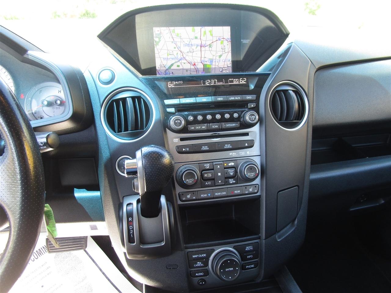 Honda Pilot Touring 4WD 5-Spd AT with DVD 2012