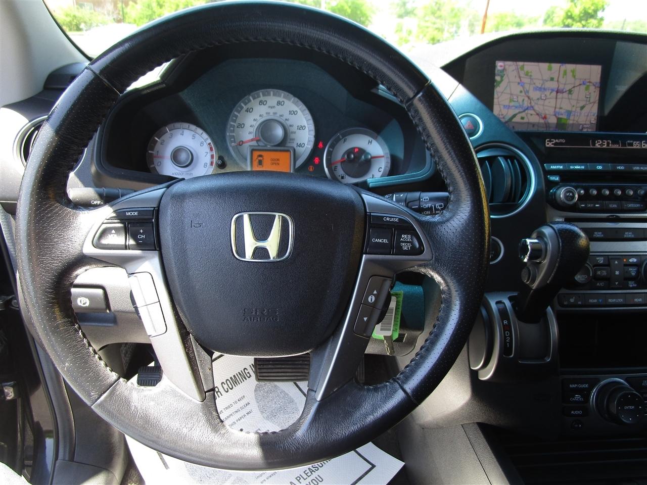 Honda Pilot Touring 4WD 5-Spd AT with DVD 2012