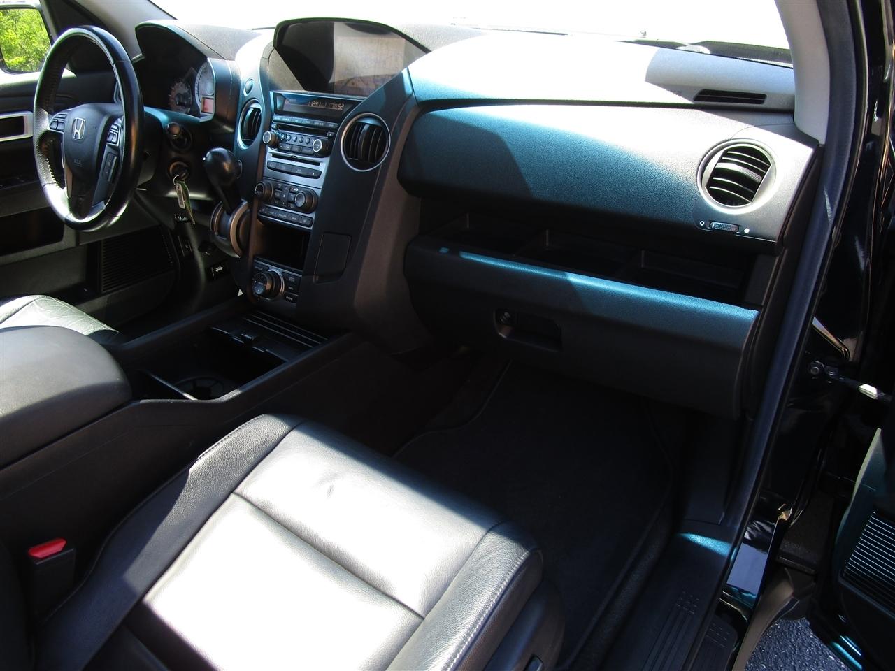 Honda Pilot Touring 4WD 5-Spd AT with DVD 2012