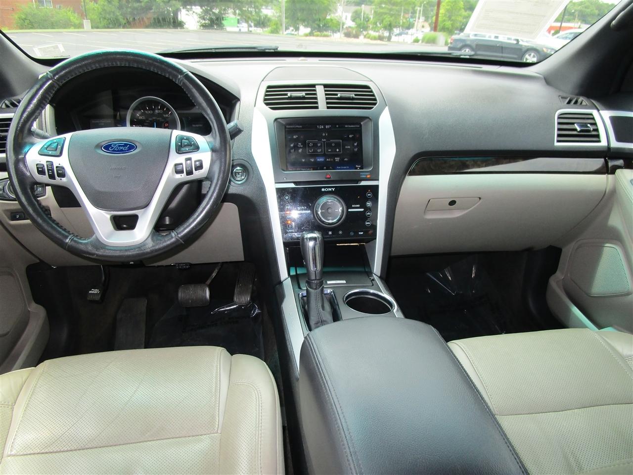 Ford Explorer Limited FWD 2014