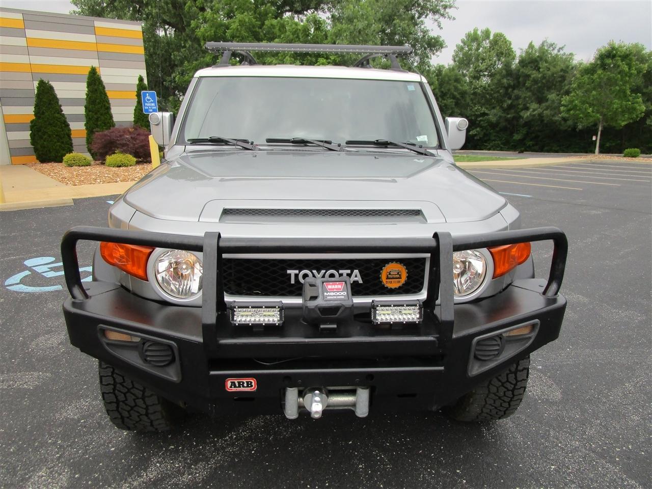 Toyota FJ Cruiser 4WD MT 2012