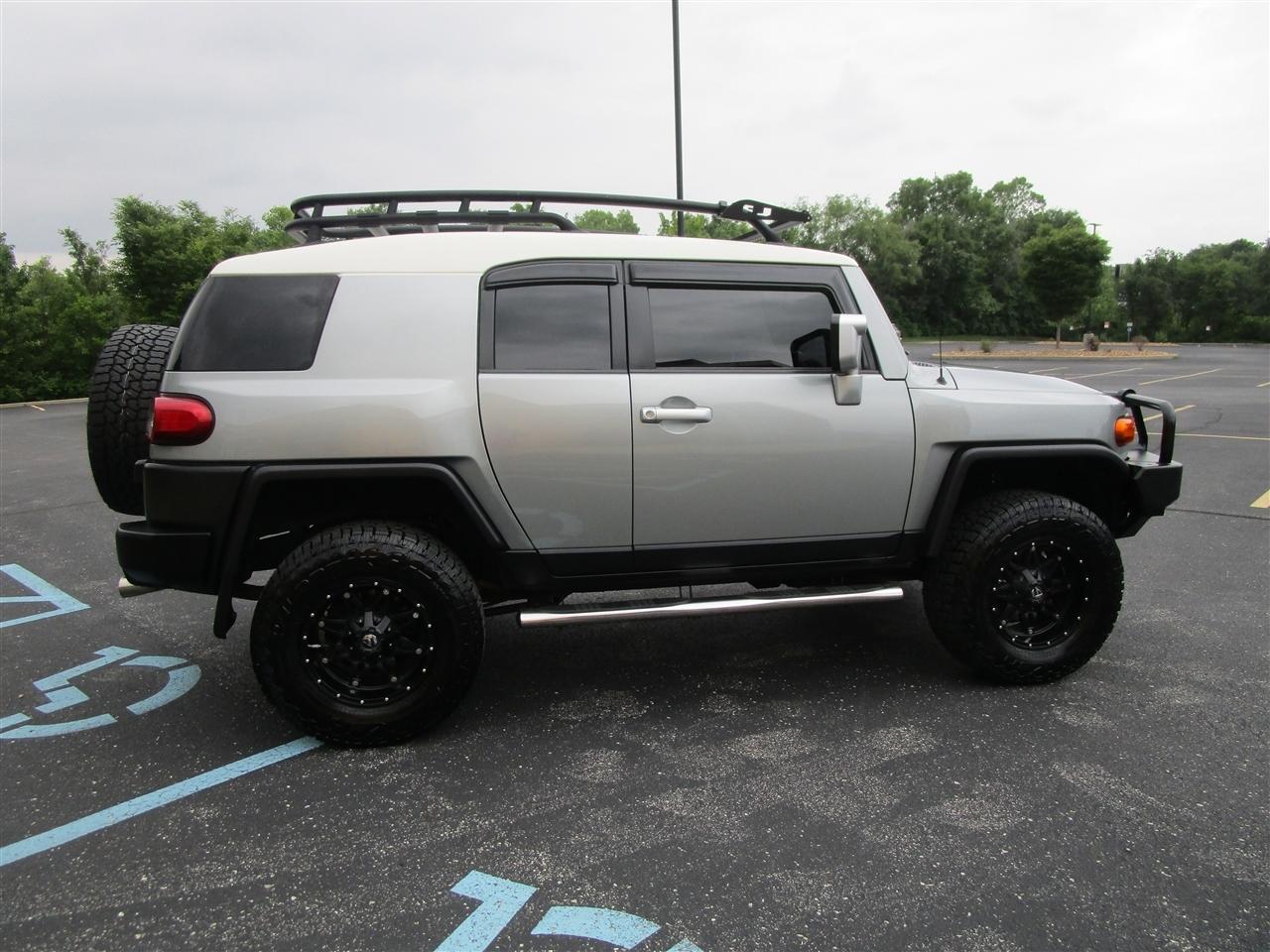 Toyota FJ Cruiser 4WD MT 2012