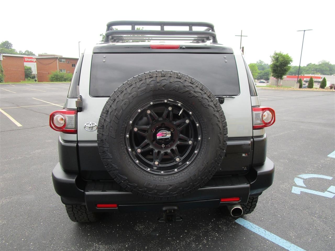 Toyota FJ Cruiser 4WD MT 2012