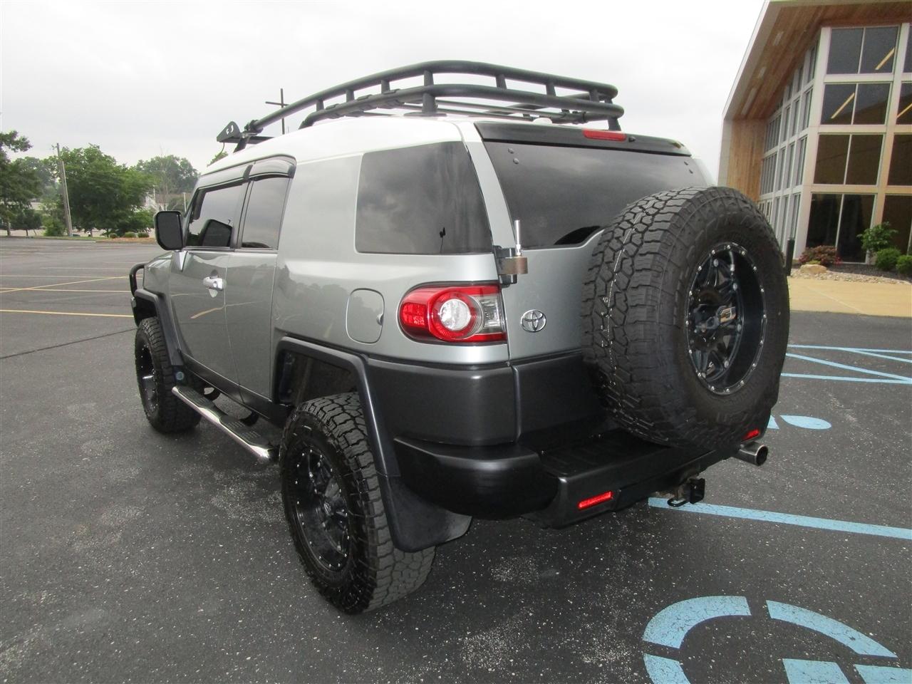 Toyota FJ Cruiser 4WD MT 2012