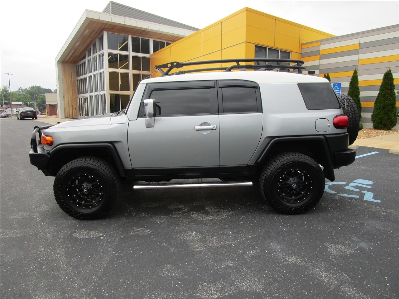 Toyota FJ Cruiser 4WD MT 2012
