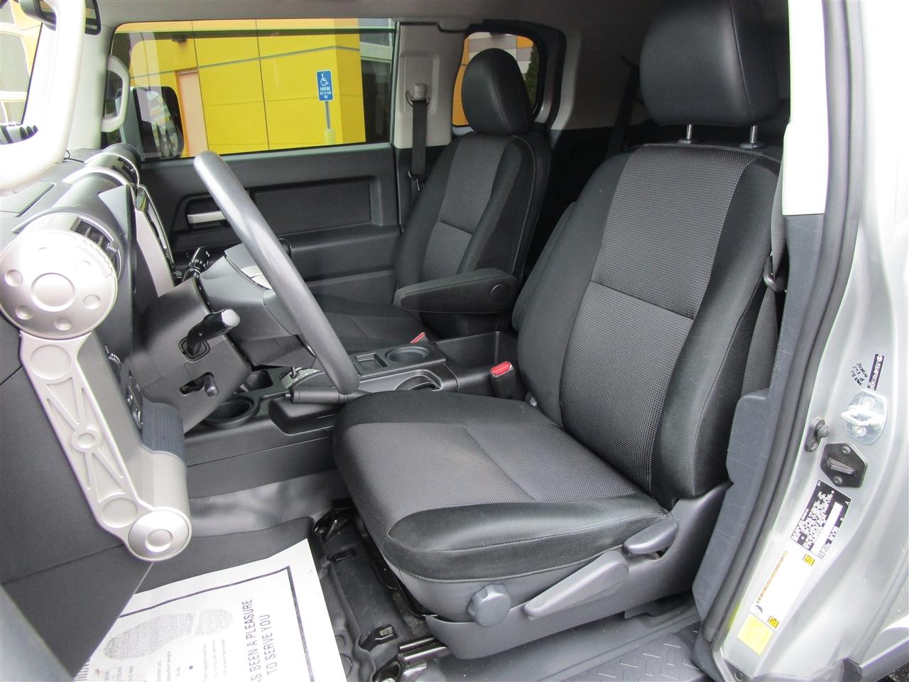 Toyota FJ Cruiser 4WD MT 2012