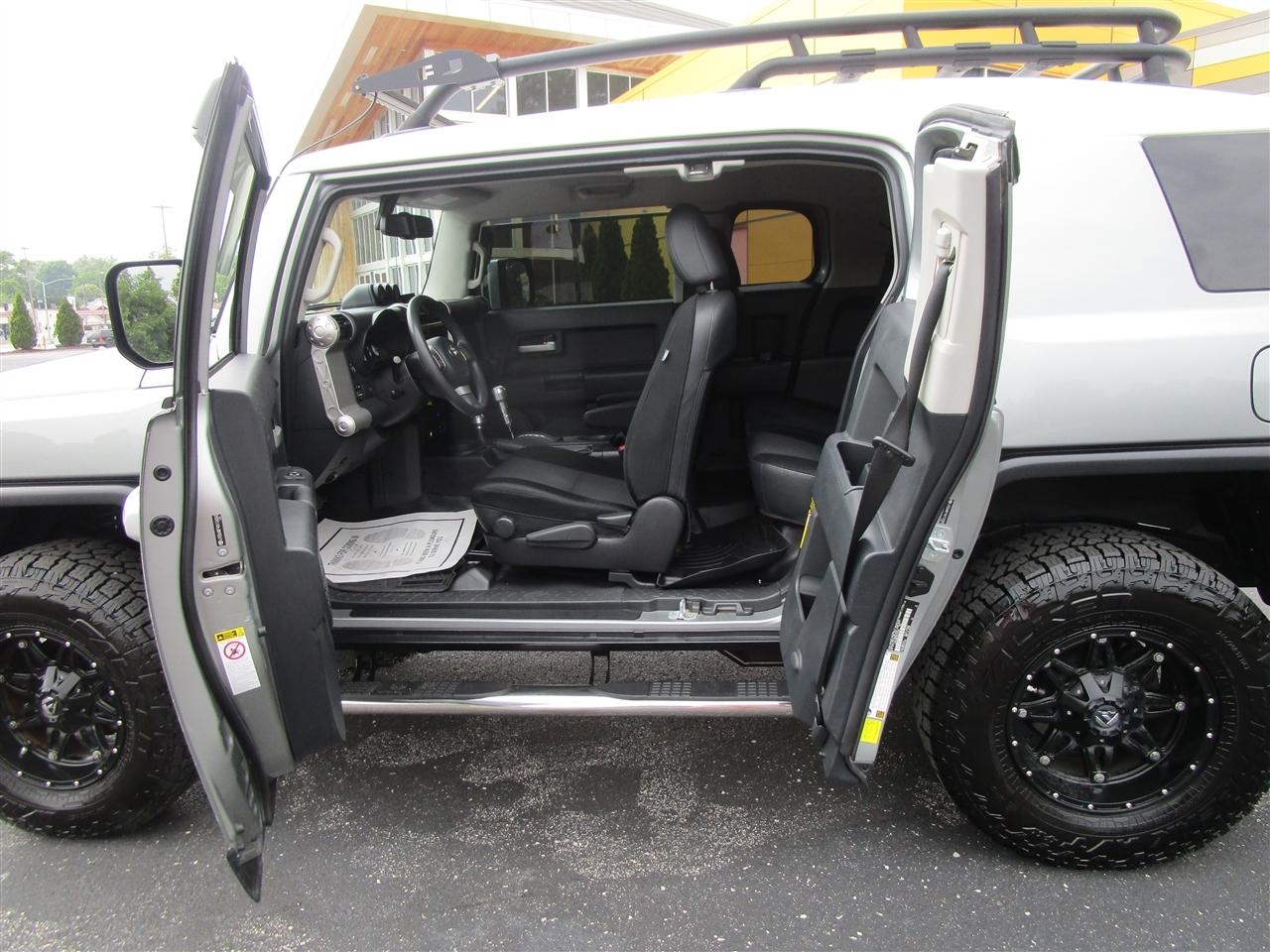 Toyota FJ Cruiser 4WD MT 2012