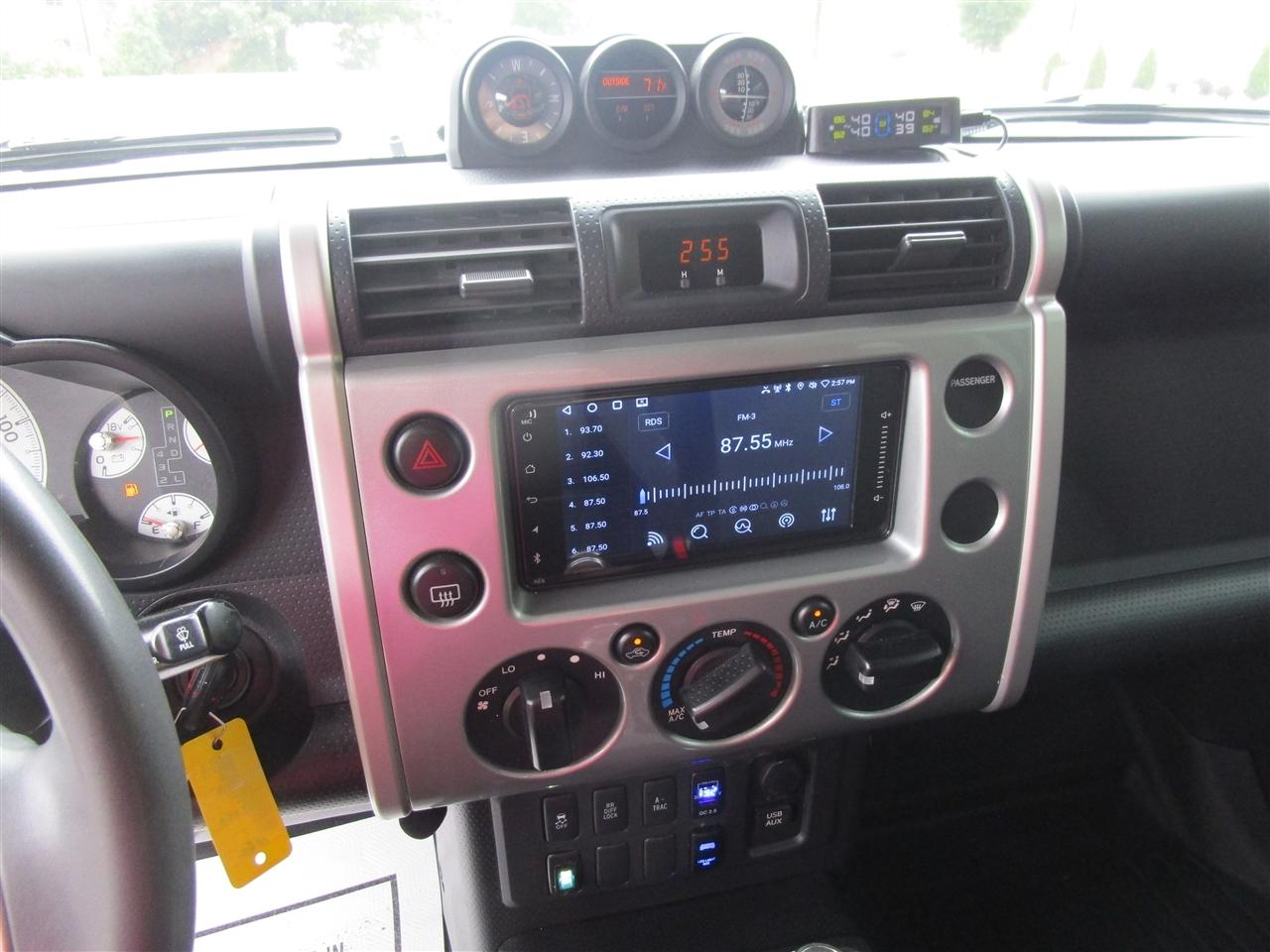 Toyota FJ Cruiser 4WD MT 2012