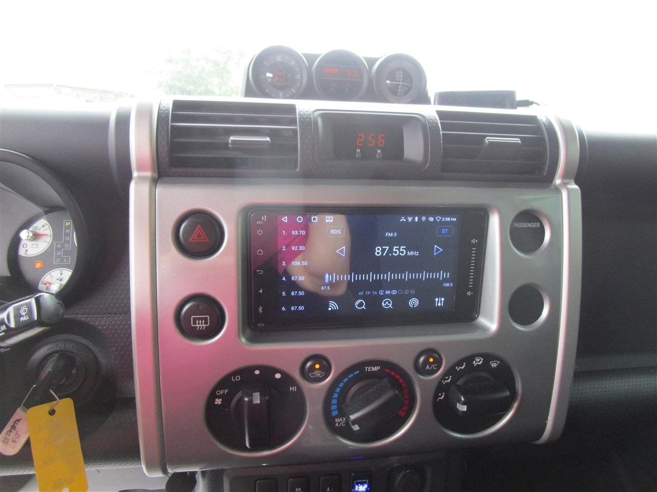 Toyota FJ Cruiser 4WD MT 2012