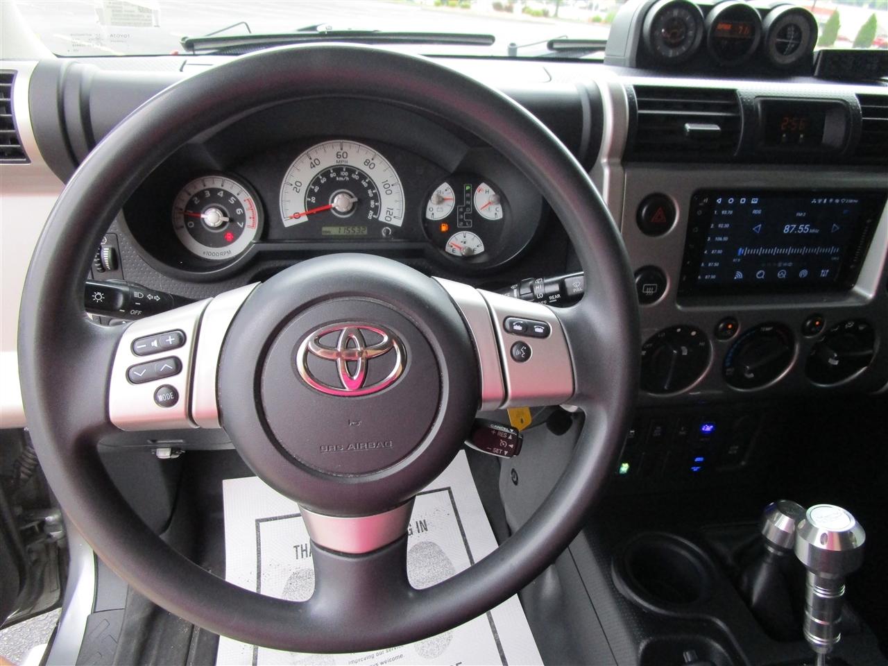 Toyota FJ Cruiser 4WD MT 2012