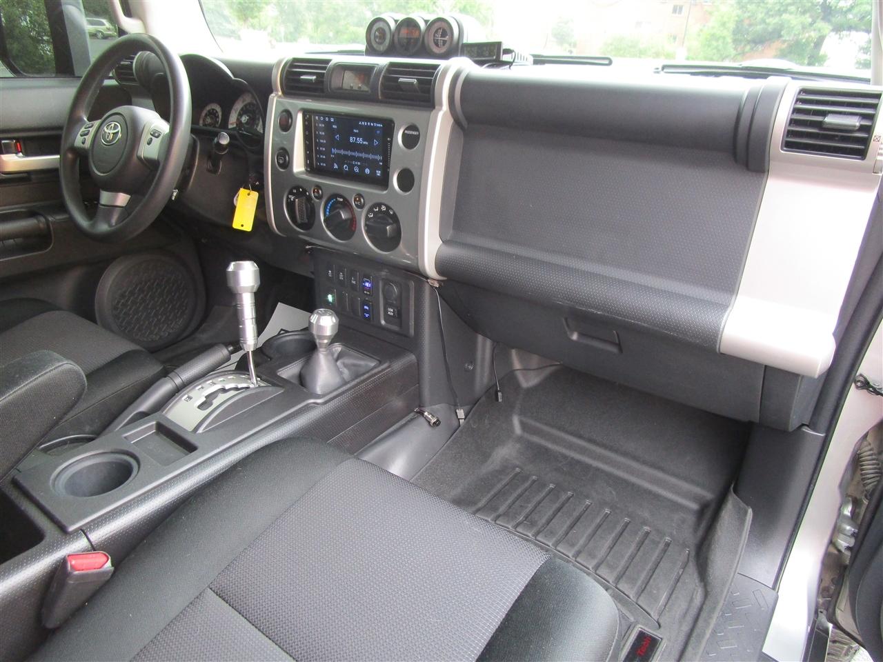 Toyota FJ Cruiser 4WD MT 2012