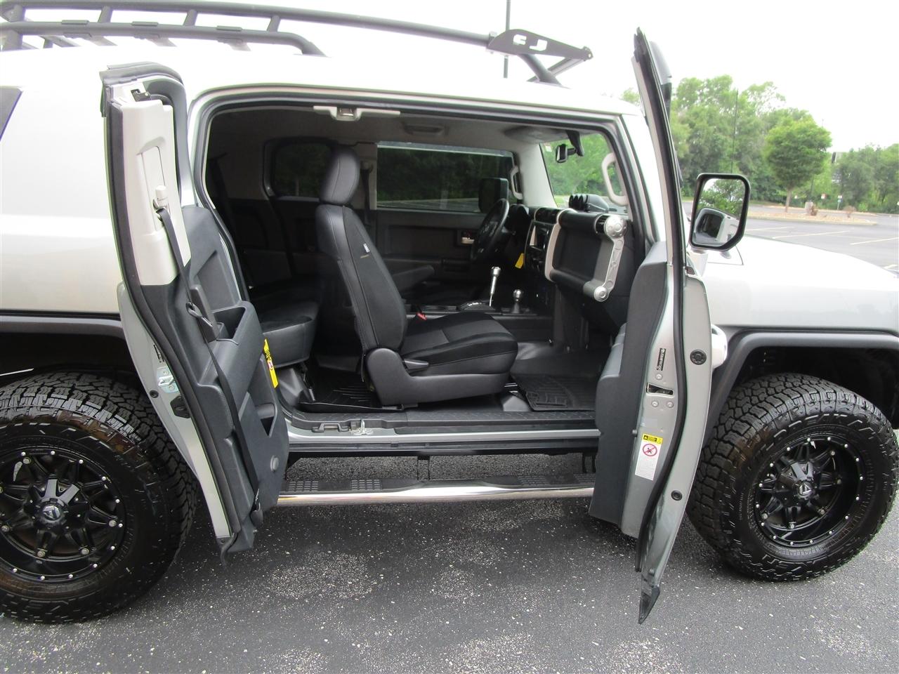 Toyota FJ Cruiser 4WD MT 2012