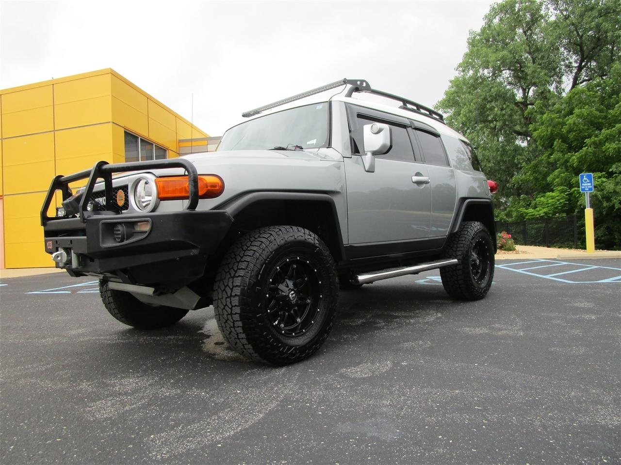 Toyota FJ Cruiser 4WD MT 2012