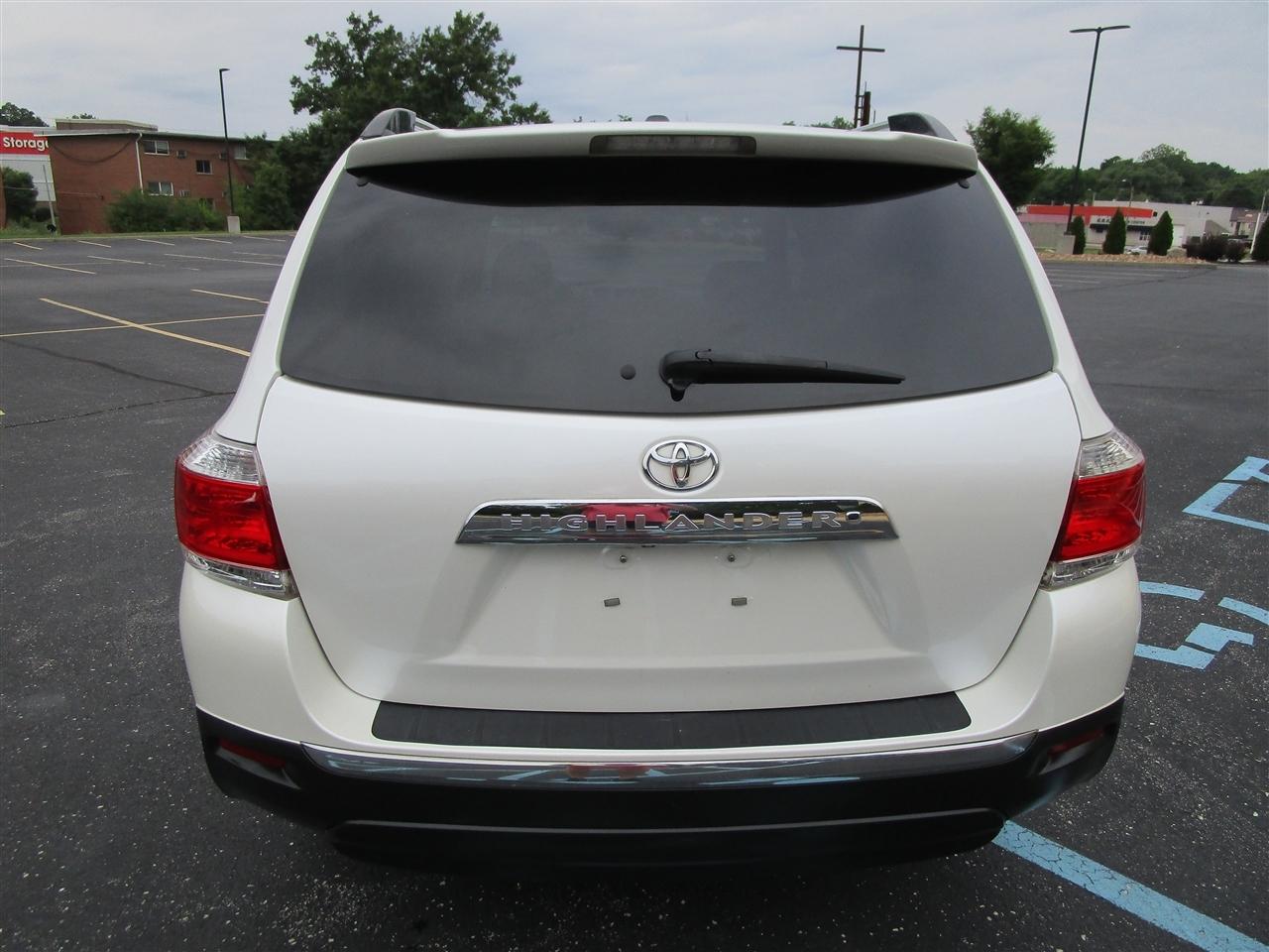 Toyota Highlander Limited 2WD 2012