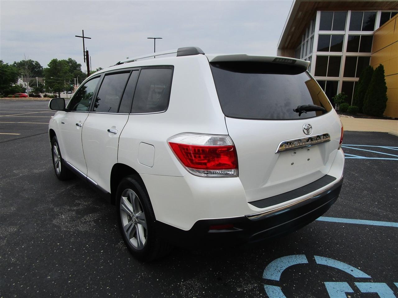 Toyota Highlander Limited 2WD 2012