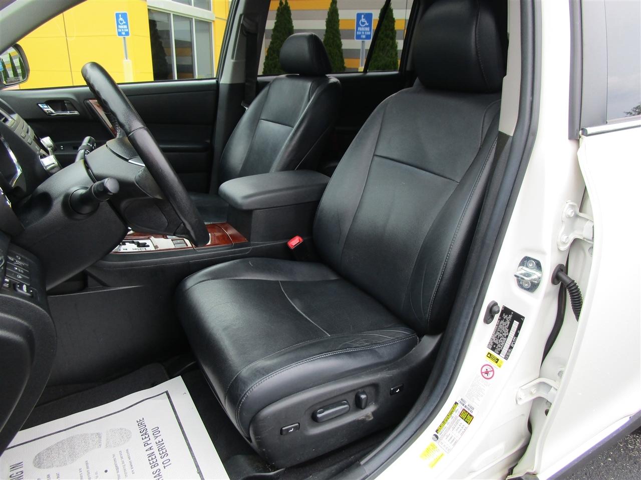 Toyota Highlander Limited 2WD 2012