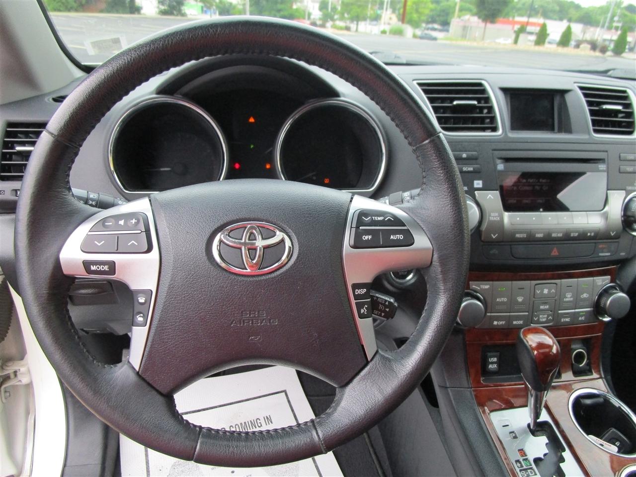 Toyota Highlander Limited 2WD 2012