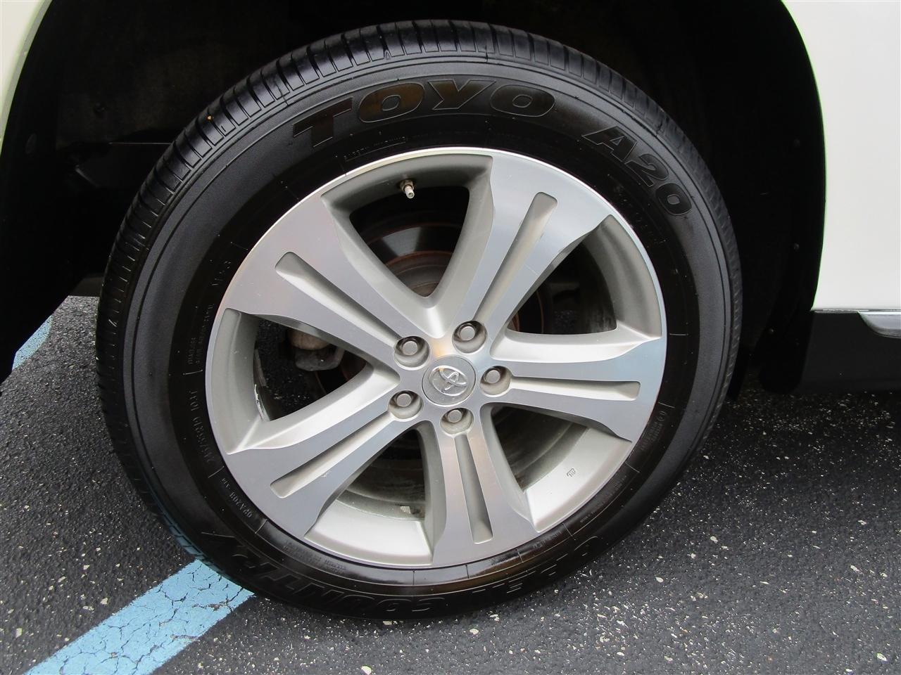 Toyota Highlander Limited 2WD 2012
