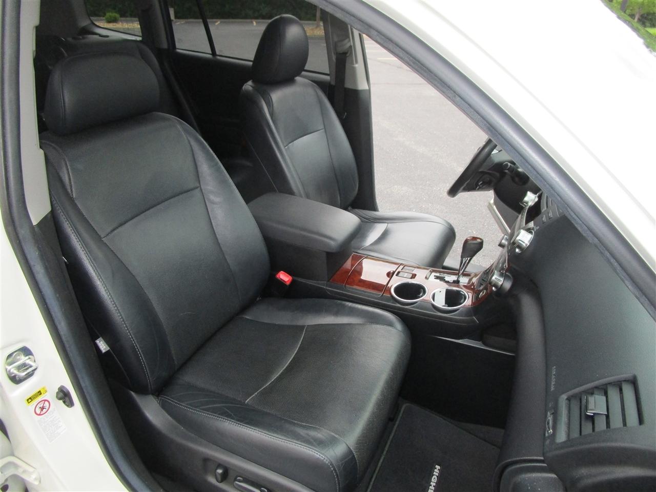 Toyota Highlander Limited 2WD 2012