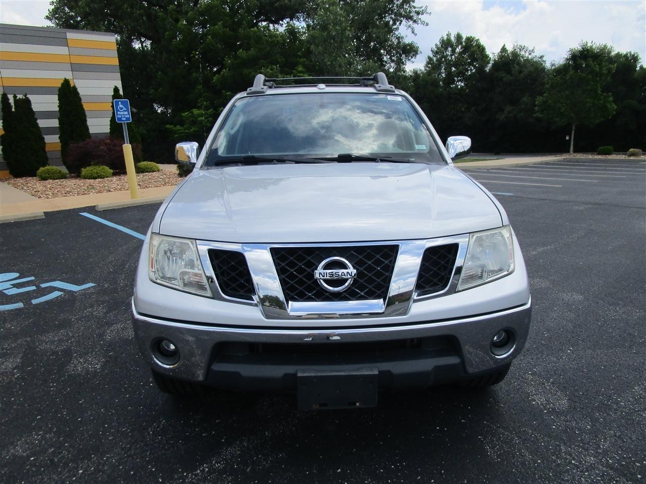 Nissan Frontier SL Crew Cab 4WD 2011