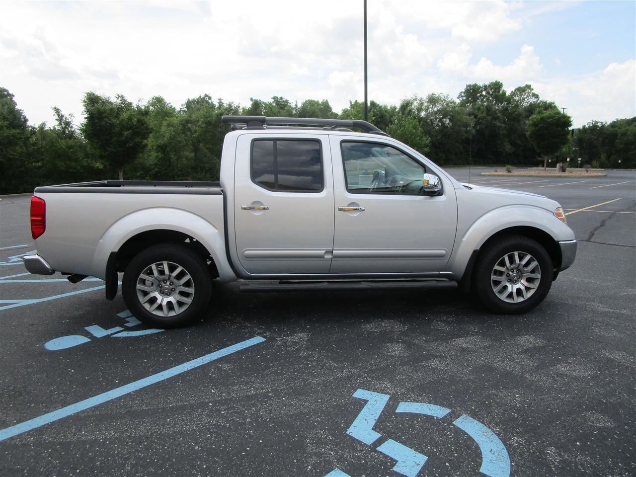 Nissan Frontier SL Crew Cab 4WD 2011