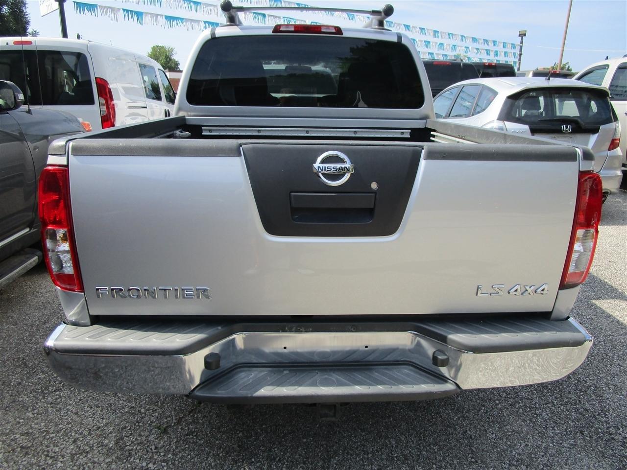 Nissan Frontier SL Crew Cab 4WD 2011