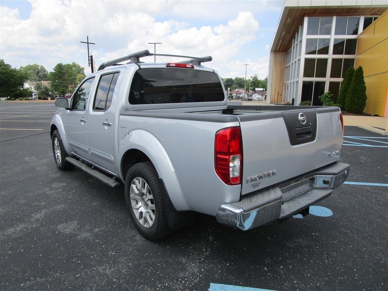 Nissan Frontier SL Crew Cab 4WD 2011