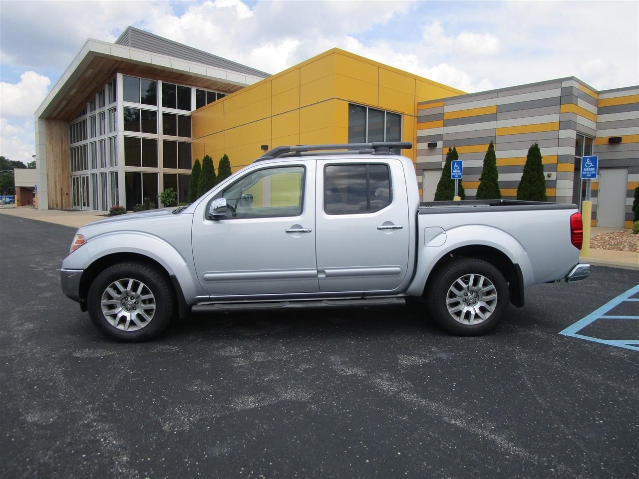 Nissan Frontier SL Crew Cab 4WD 2011