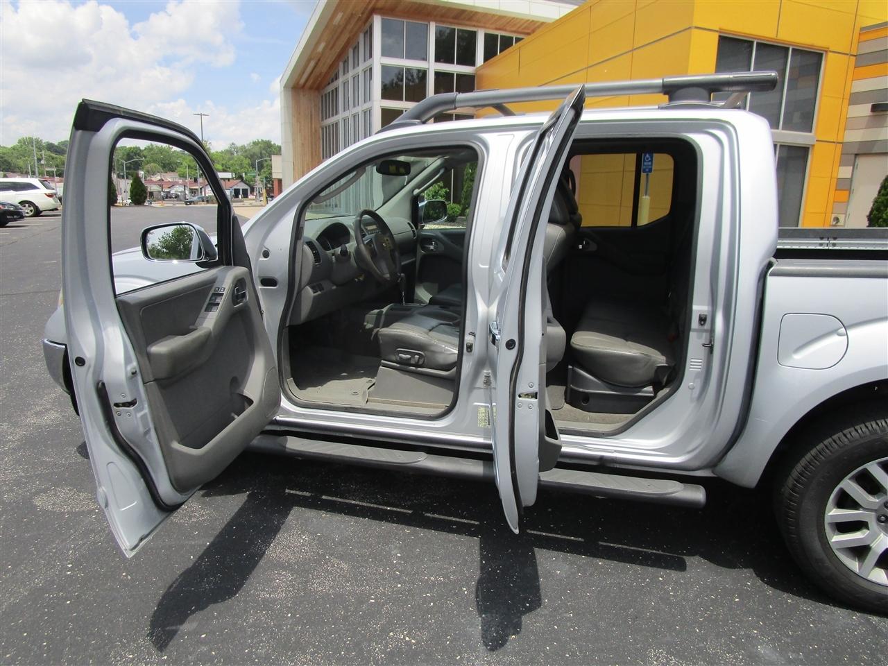 Nissan Frontier SL Crew Cab 4WD 2011
