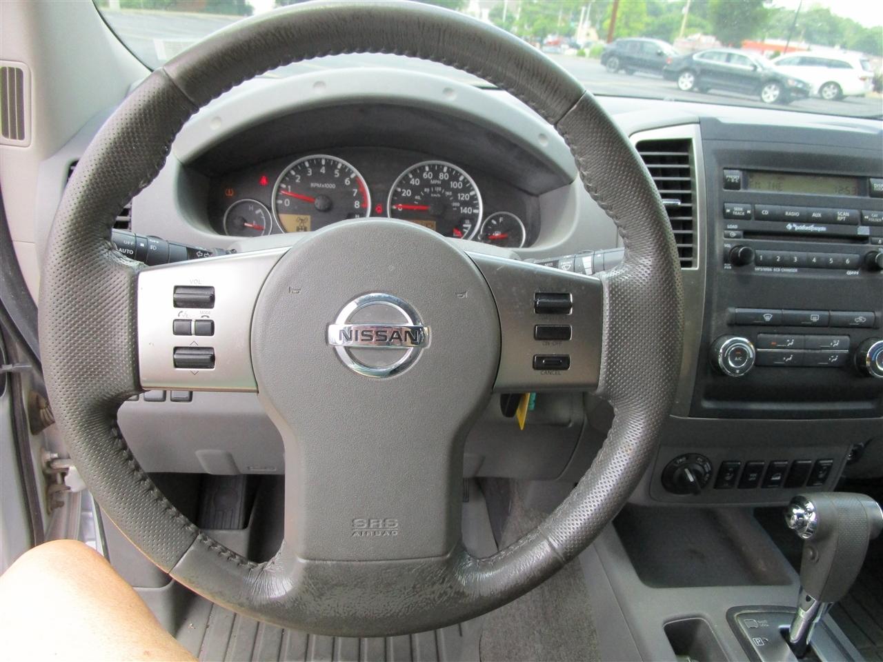 Nissan Frontier SL Crew Cab 4WD 2011
