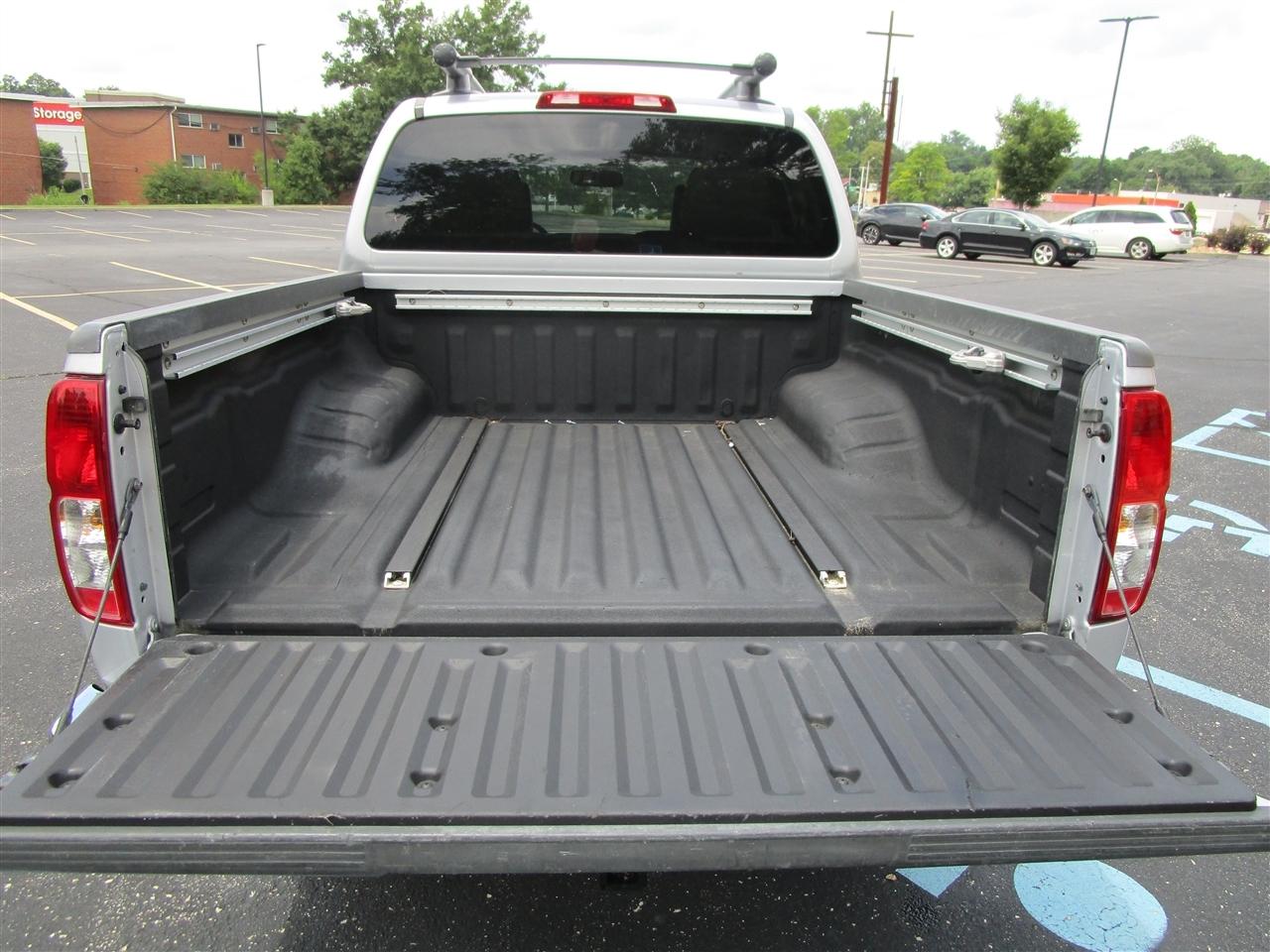 Nissan Frontier SL Crew Cab 4WD 2011